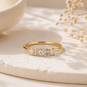 Étoile Grace Band Ring